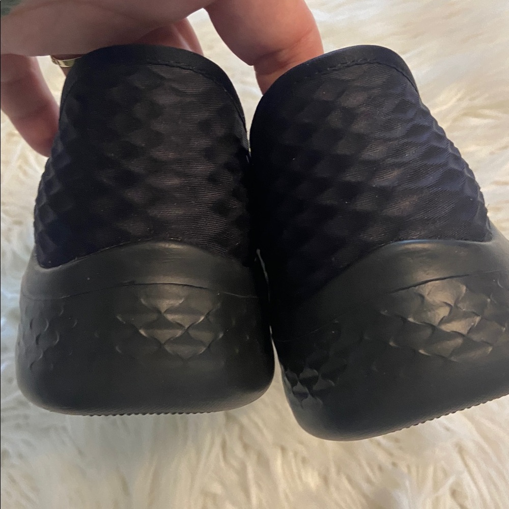 Skechers Women’s Black Slip-On Sneakers size 8.5 BNWOT - Picture 5 of 12
